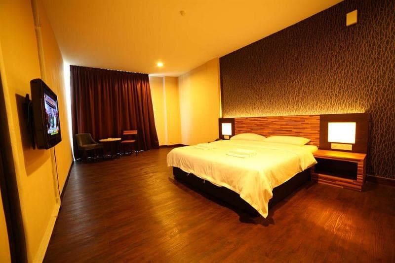 Waterfront Boutique Hotel 3
