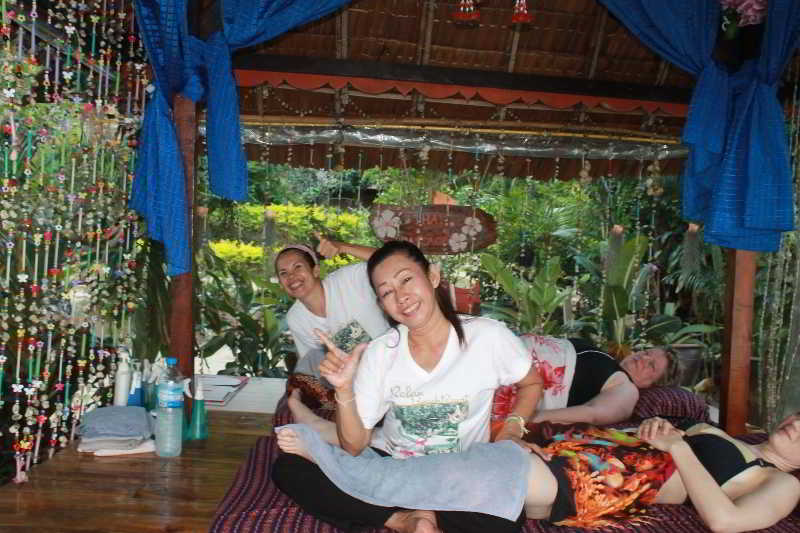 Phi Phi Relax Beach Resort 2