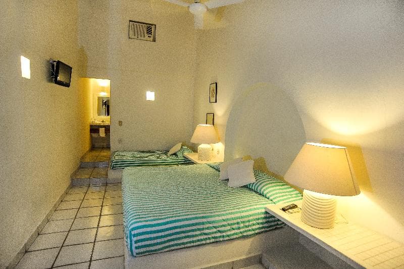Hotel Suites Ixtapa Plaza Centro Comercial 3