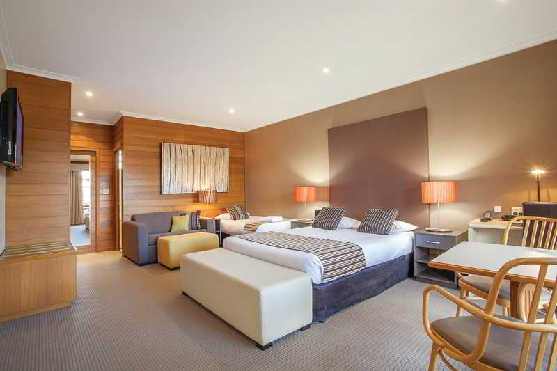 Sovereign Park Motor Inn photo 1