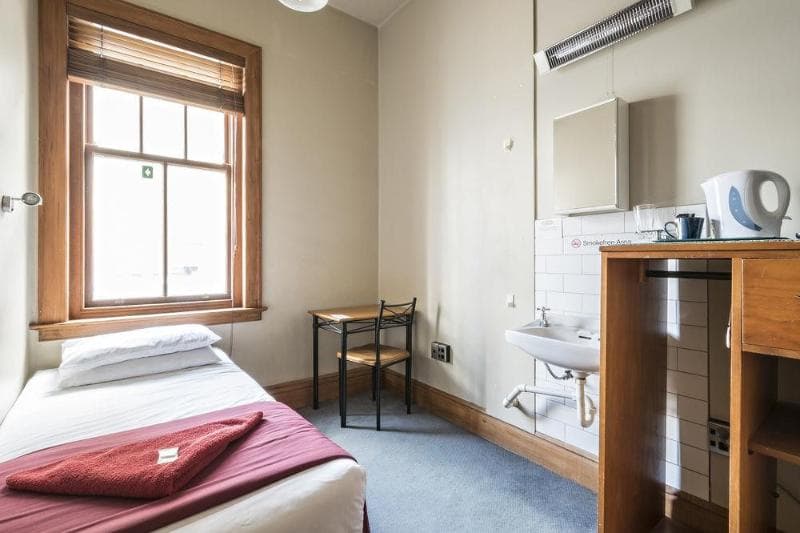 The Cambridge Hotel - Backpacker photo 1