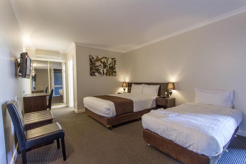 Sunshine Motor Inn 5