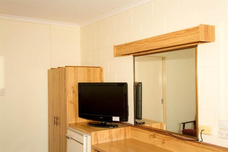 Motel Lodge 5