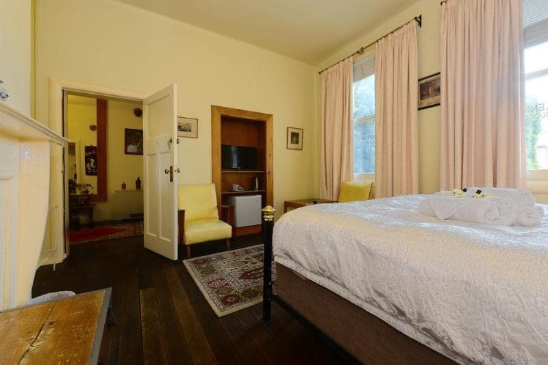 Edinburgh Gallery Bed & Breakfast 4