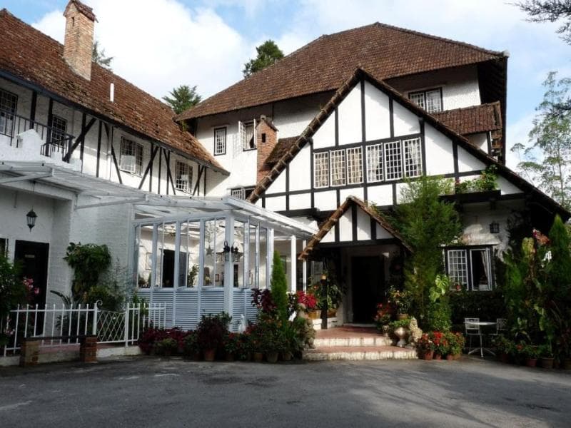 The Smokehouse By The Golf Course main