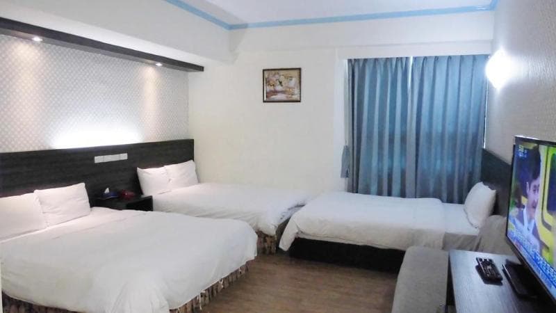 Modern Plaza Hotel main