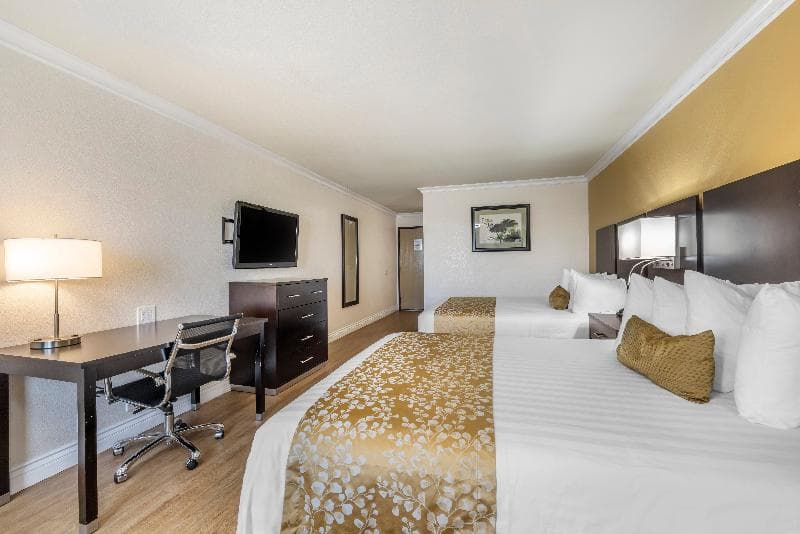 Best Western Plus South Bay Hotel 4