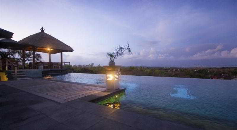 Villa Hening main