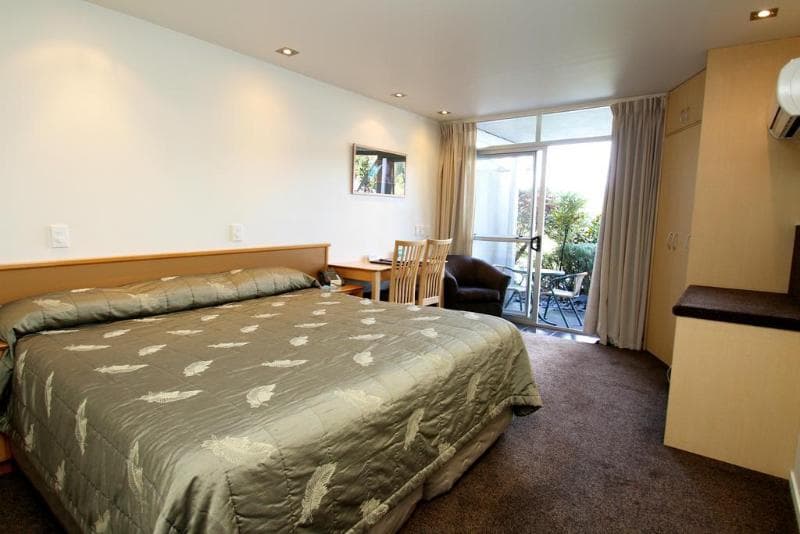 Trailways Hotel 3