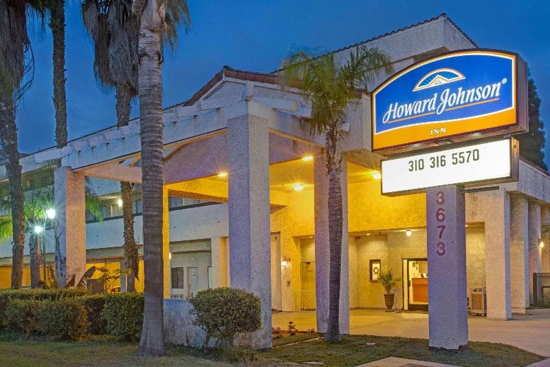 Howard Johnson by Wyndham Torrance 2