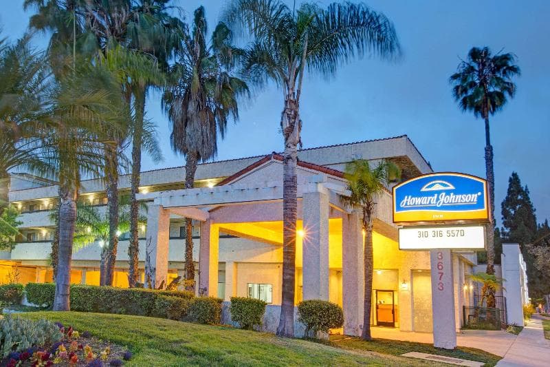 Howard Johnson by Wyndham Torrance 4