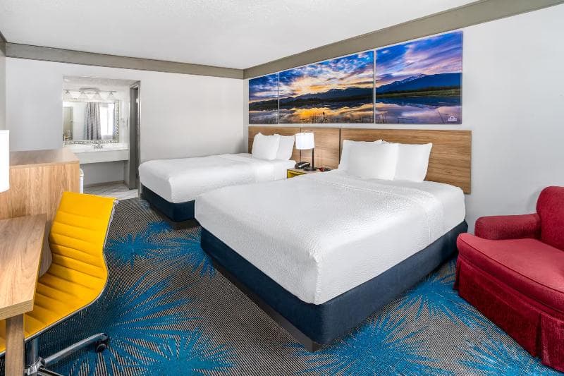 Days Inn by Wyndham Delta 5
