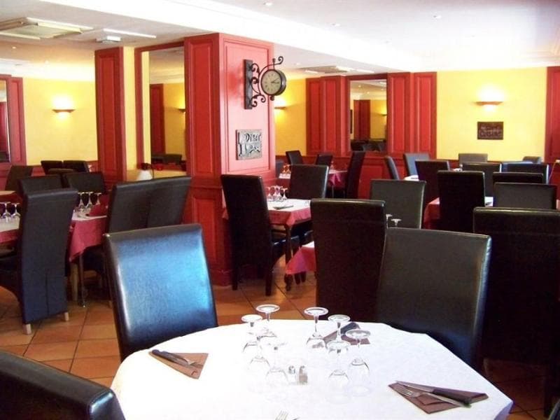 Hotel Restaurant Les Glycines main