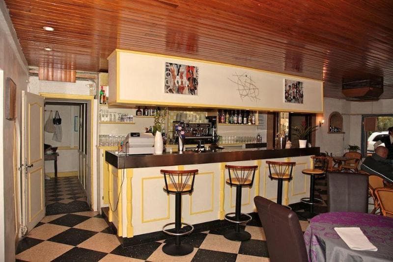 Hotel Restaurant Les Glycines 5