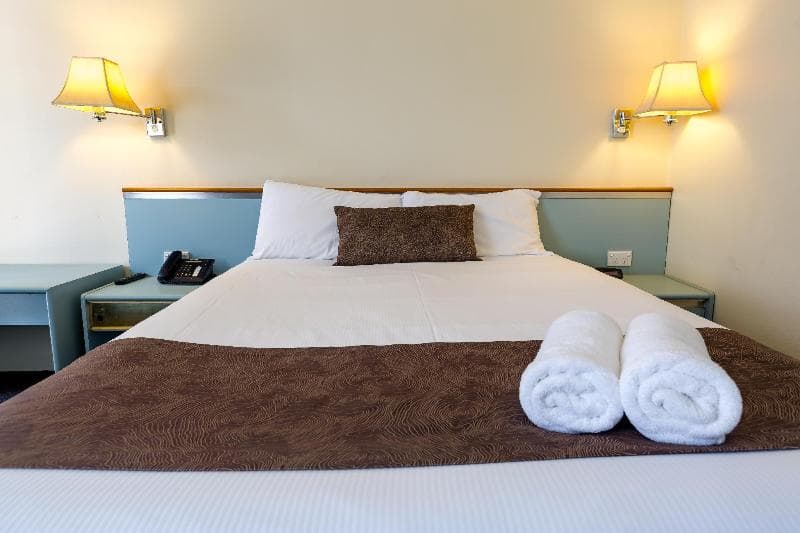 Abcot Inn main