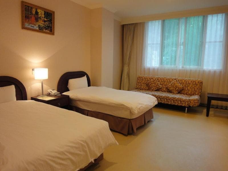Lakeside Resort main