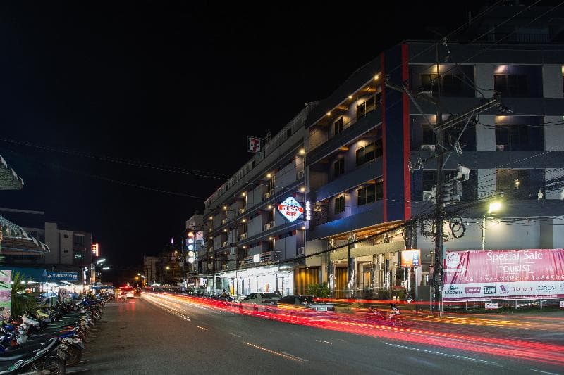 City Hotel photo 1