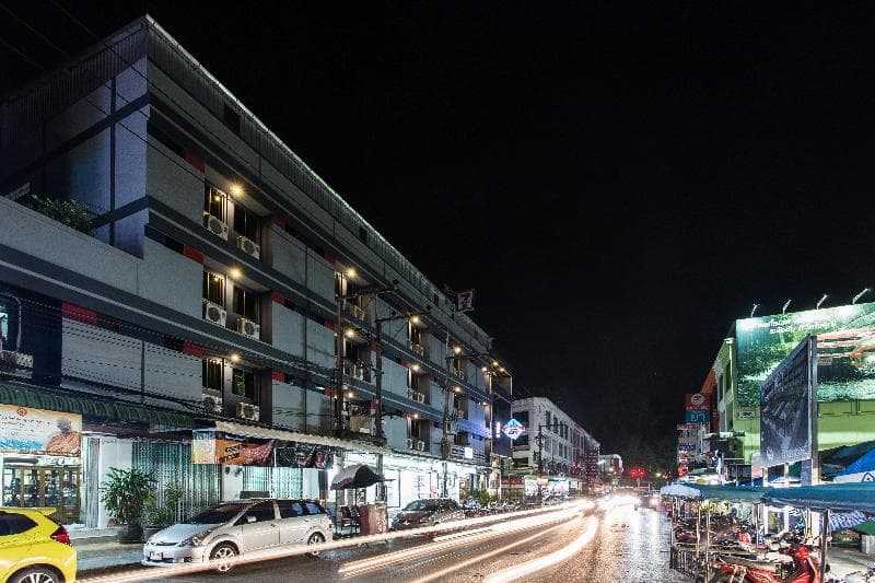City Hotel 3