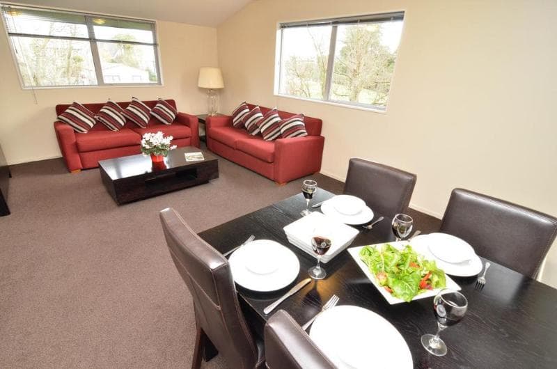 Quality Suites Amore 4