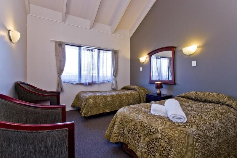 Airport Manor Inn 1