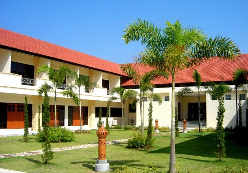 Golden Land Hotel main