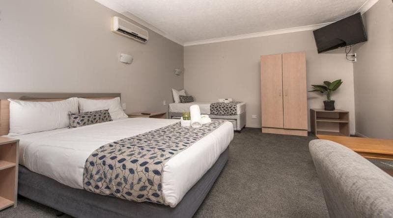 Broadwater Keys 4