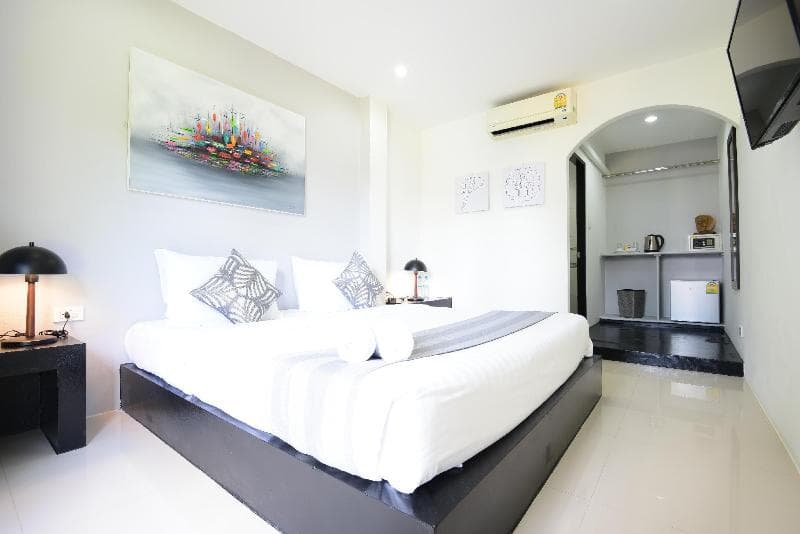 Nr Nanai Patong main