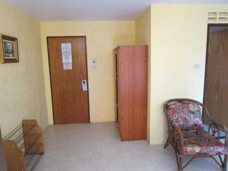 Robins Nest Guesthouse 4