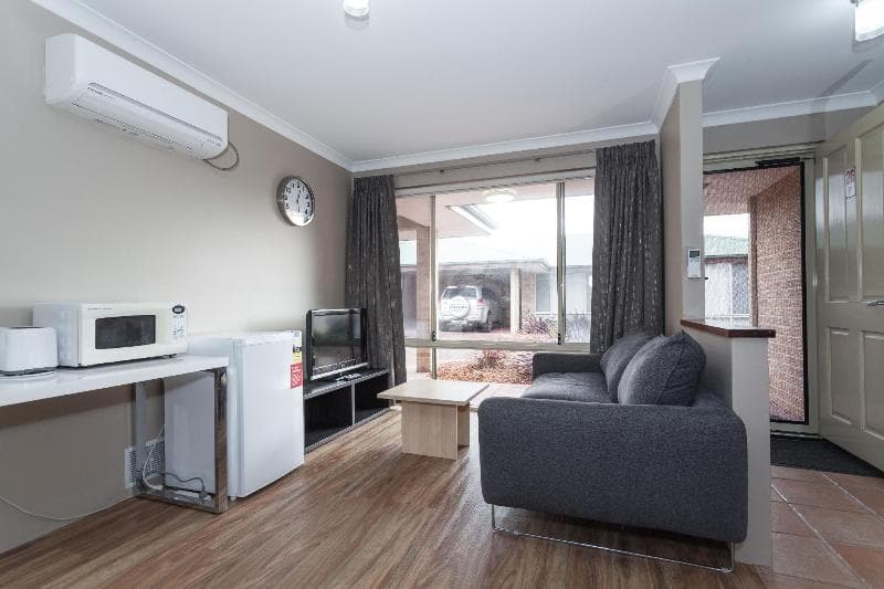 Quality Apartments Banksia Gardens Wa 3