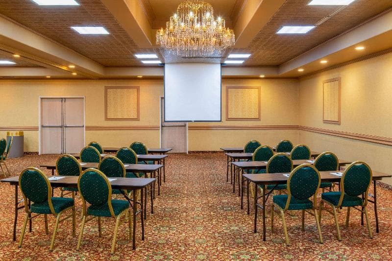 La Quinta Inn & Suites by Wyndham Fairbanks Airport 5