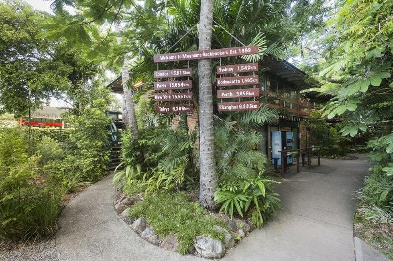 Magnums Airlie Beach 4