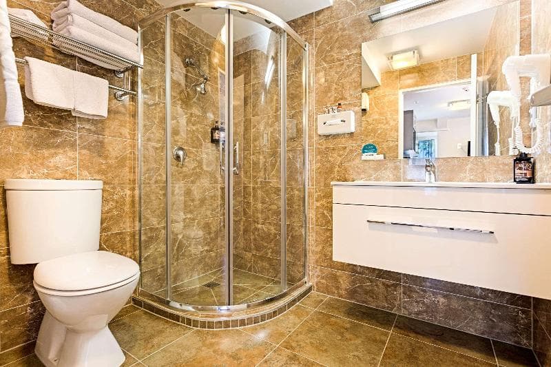 Quality Suites Alexander Inn 3