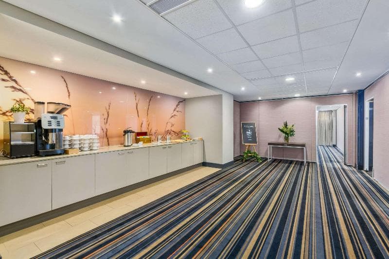 Quality Suites Pioneer Sands photo 1