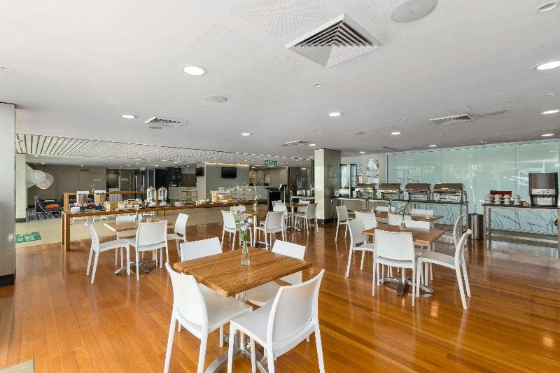 Quality Suites Pioneer Sands 2