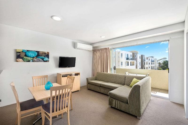 Quality Suites Pioneer Sands 5