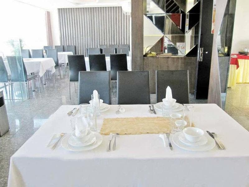 Gold Hotel 5