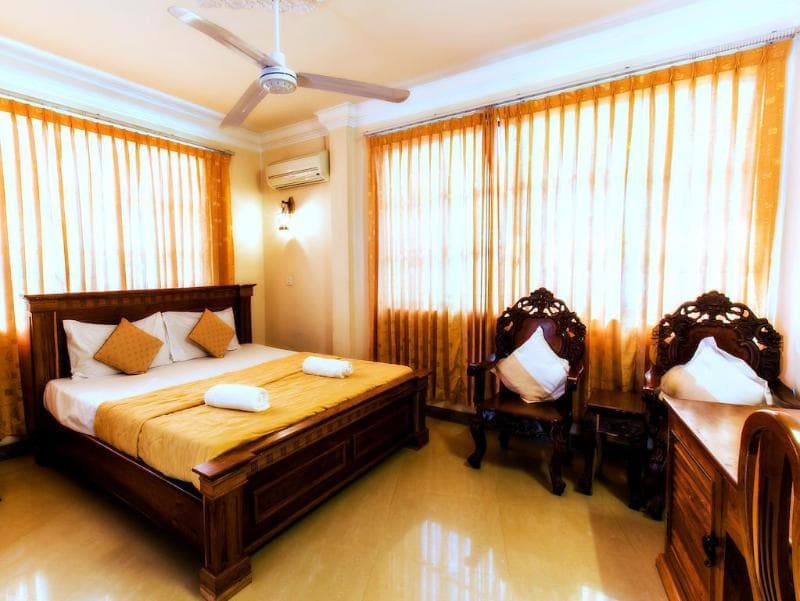 Royal Hotel 3