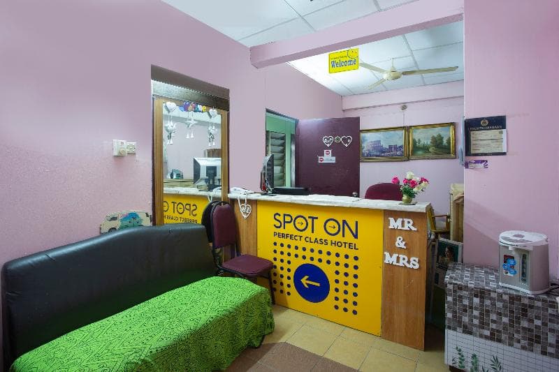 Spot On 89962 Perfect Class Hotel 5