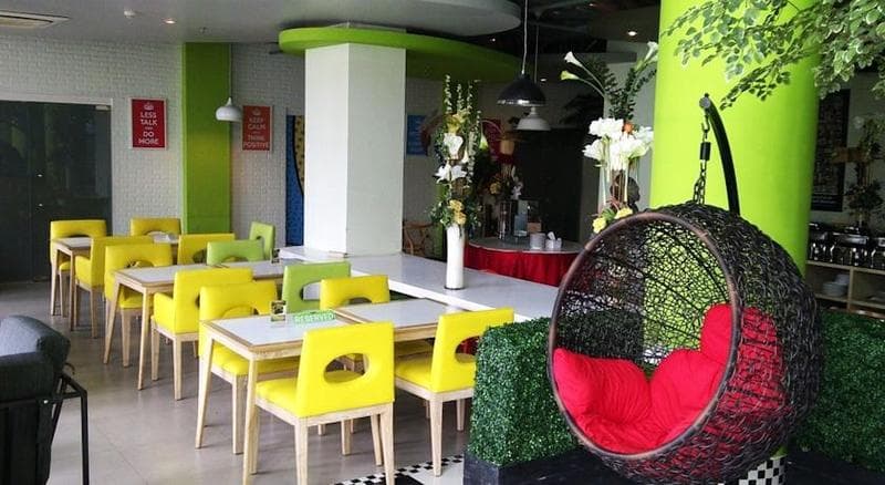 Maxonehotels At Vivo Palembang 5