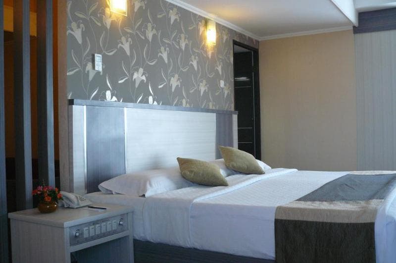 Hotel Oval Surabaya photo 1