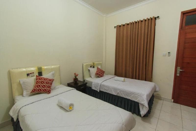 Pondok Anyar Hotel By Reddoorz 4