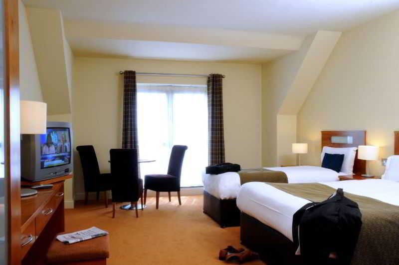 Raheen Woods Hotel 5
