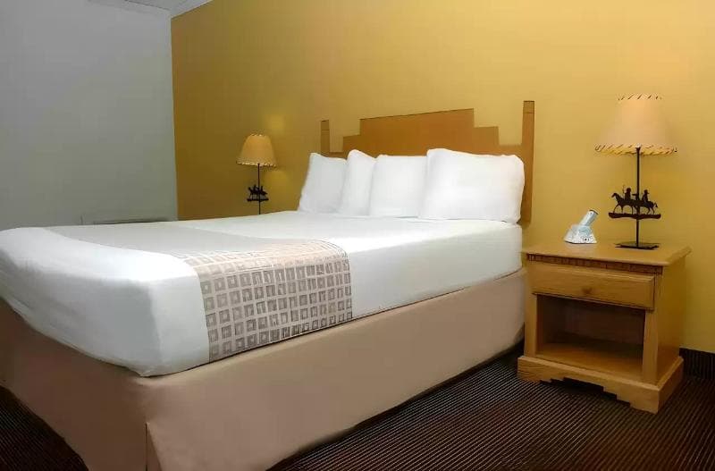 Yellowstone Park Inn & Suites 4