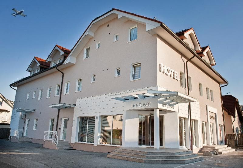 Hotel Bajt main