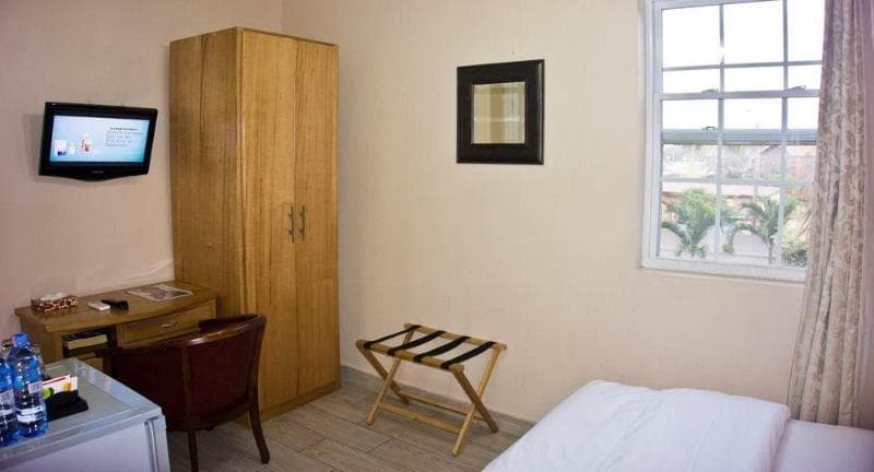 Tropical Enclave Hotel 4