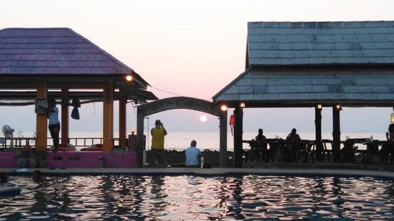 Lanta New Beach Bungalows 5