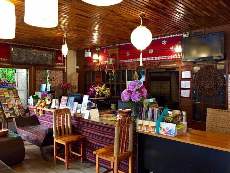 Log Home Boutique main
