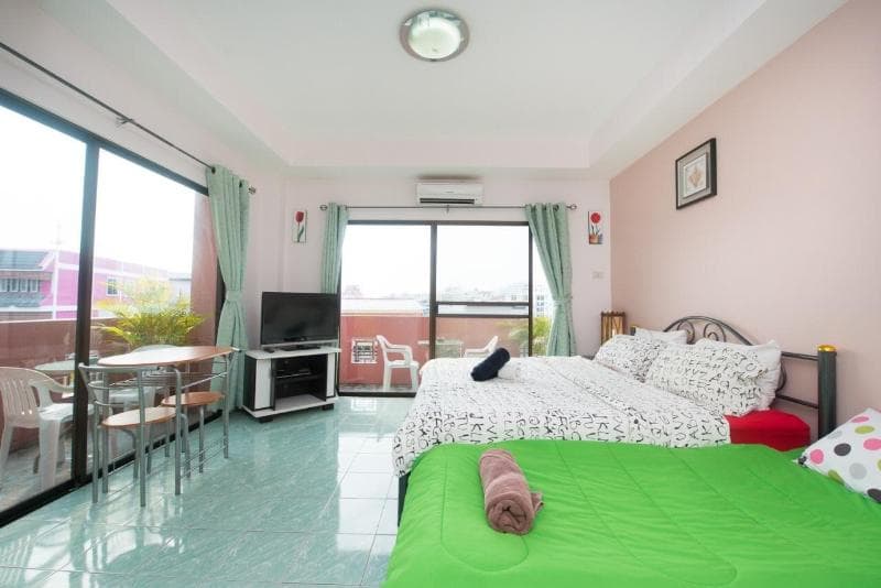 Pattaya Holiday Lodge main