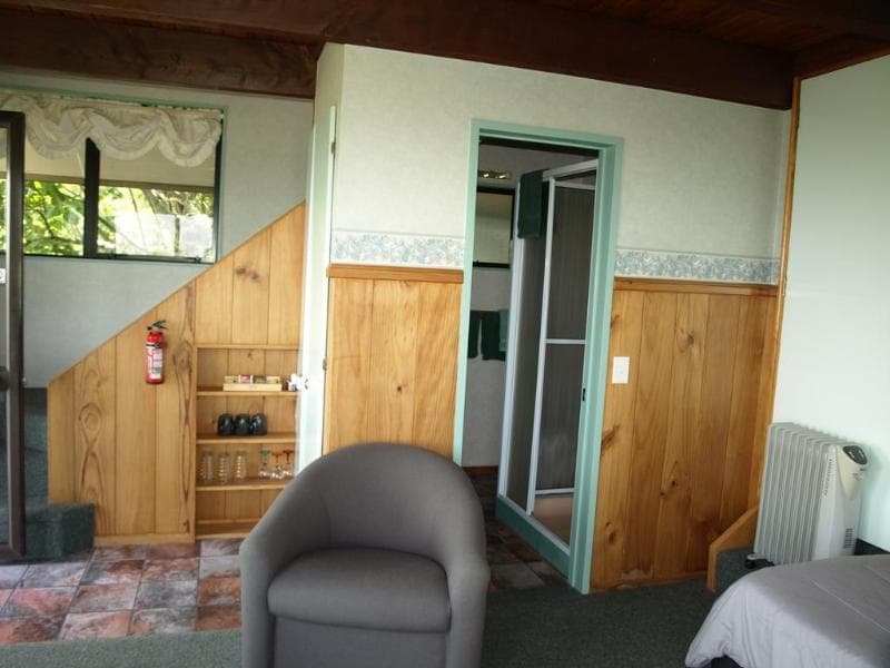 Grafton Cottage And Chalets 4
