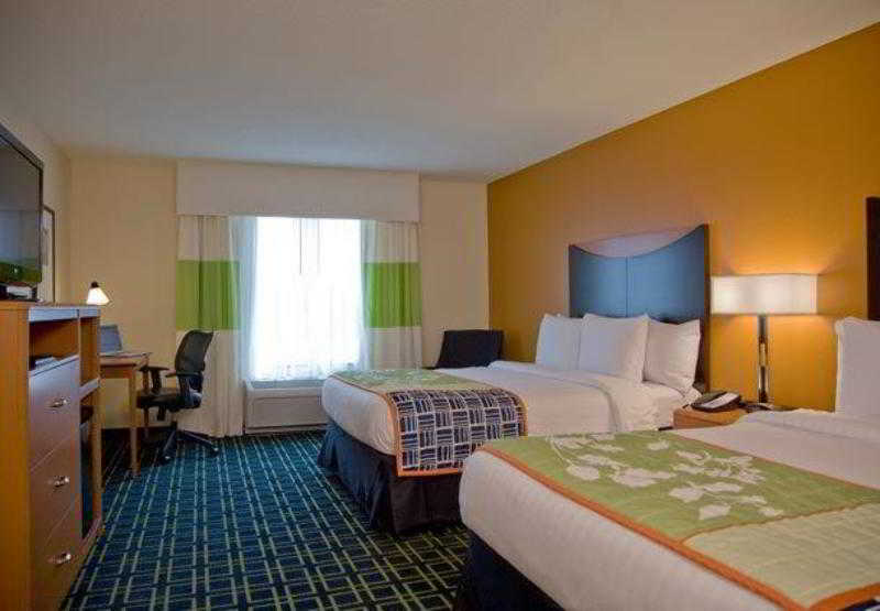 Fairfield Inn & Suites Commerce 4